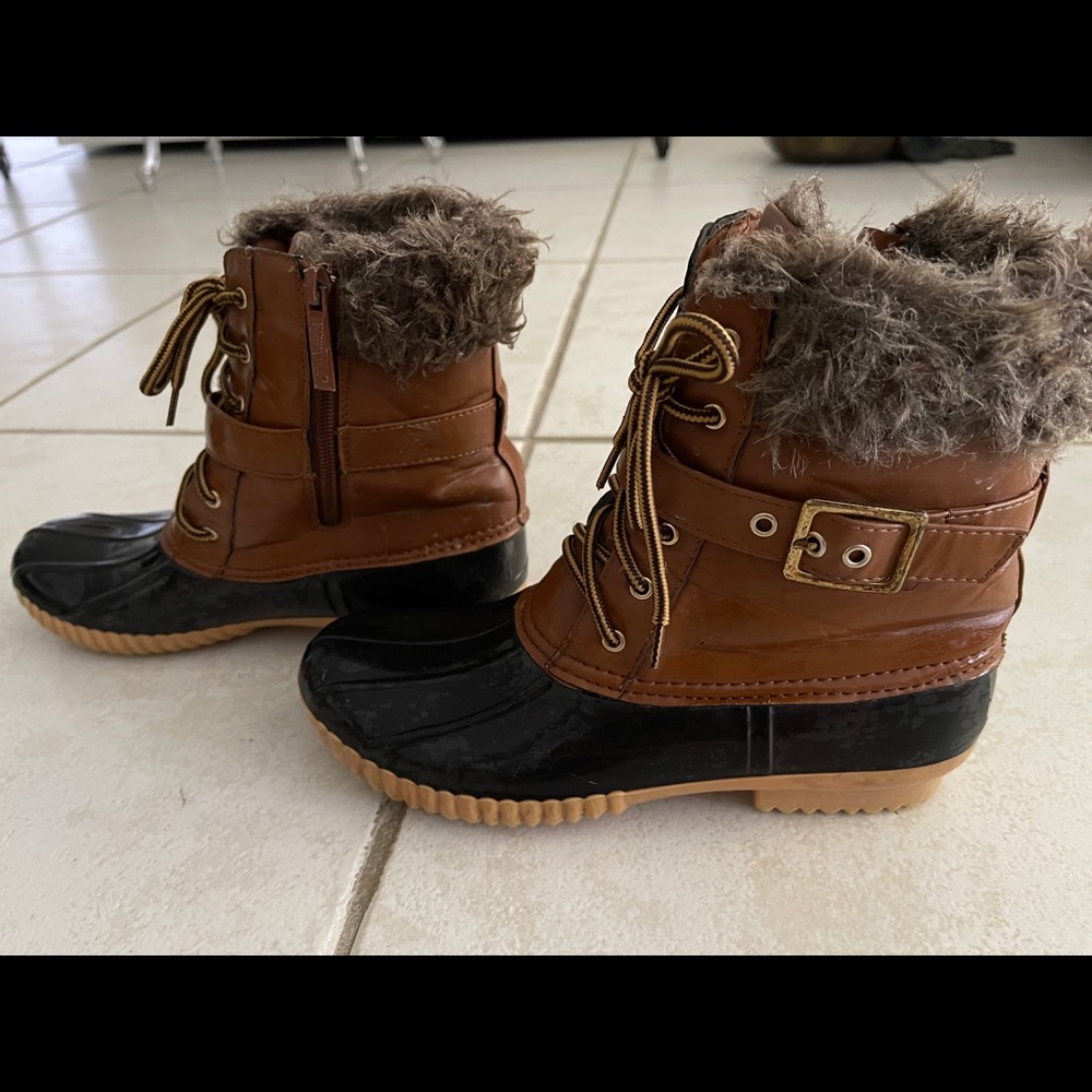 Beautiful snow boots ..